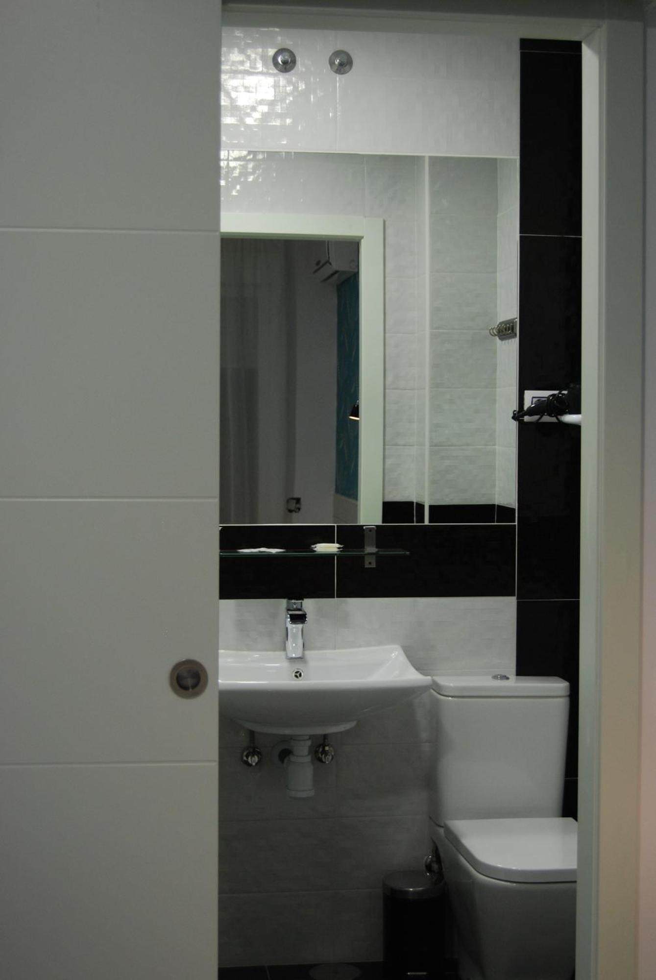 Hostal Petite Maman Madrid Ruang foto