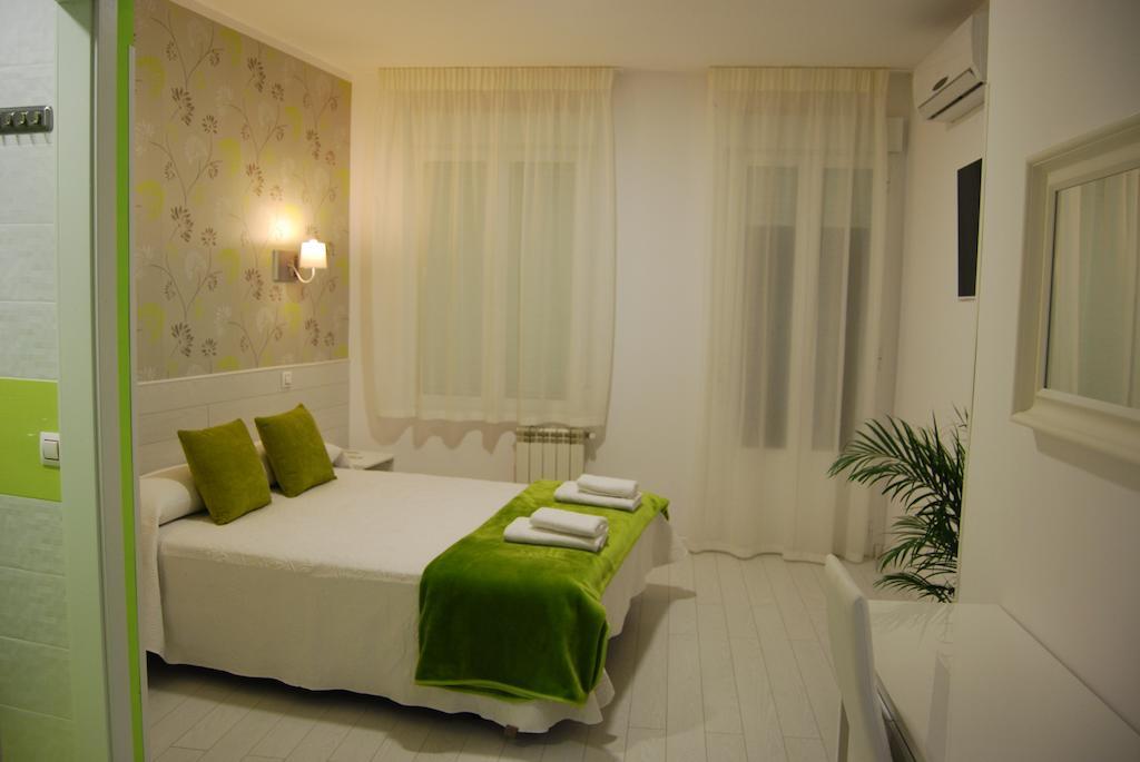 Hostal Petite Maman Madrid Ruang foto