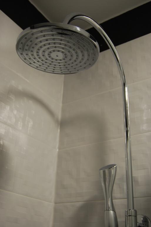 Hostal Petite Maman Madrid Bagian luar foto