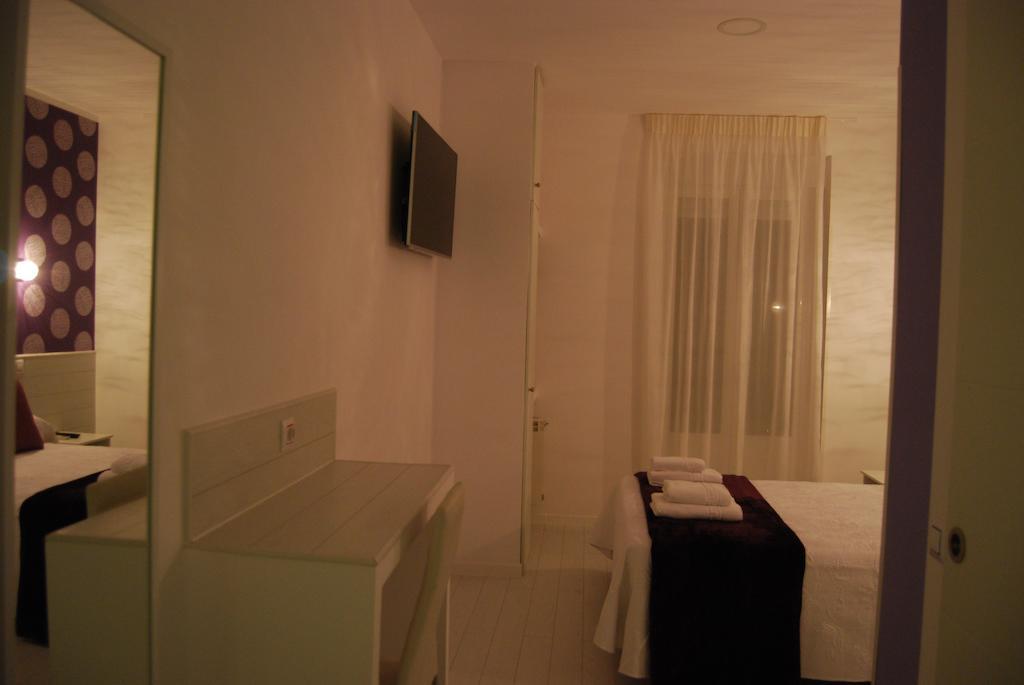 Hostal Petite Maman Madrid Ruang foto