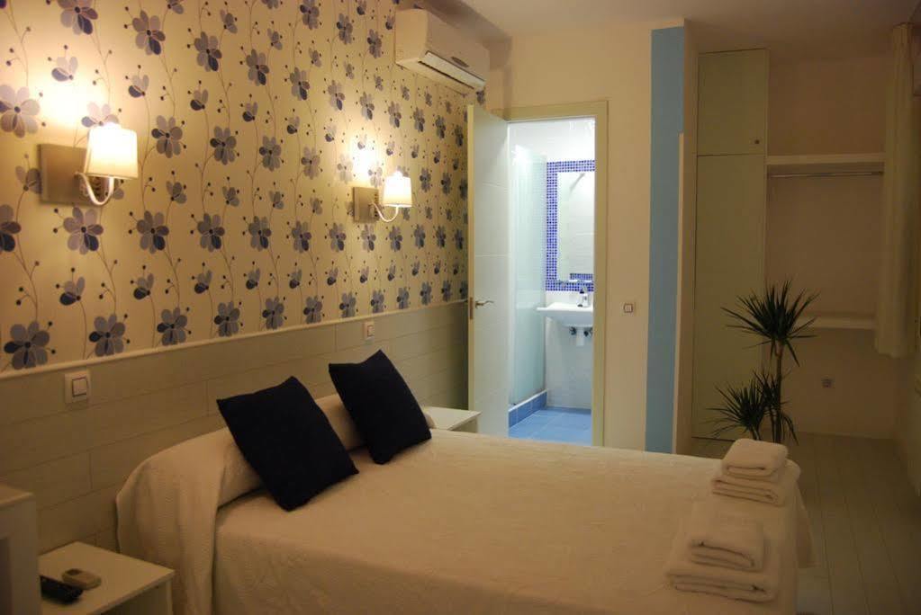 Hostal Petite Maman Madrid Bagian luar foto